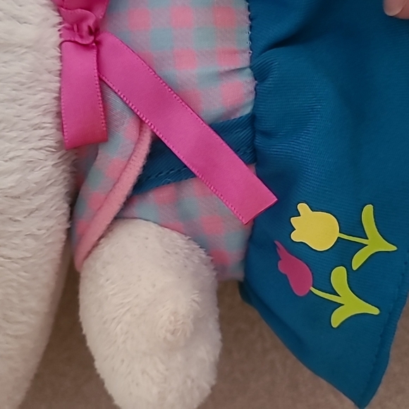 Hello Kitty Collection Tulips Sanrio 11" Plush - Picture 3 of 9